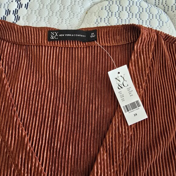 New York & Company Women's Plus Size Brown Pleated Knit Plisse Top Size 2X - Picture 5 of 10